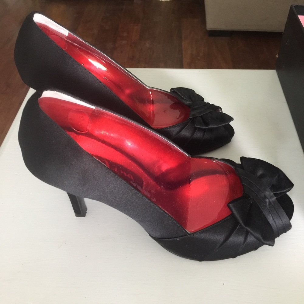 Nina Shoes Black Luster 7.5