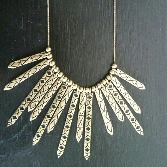 GIFTED NWOT 12" Brass Colored Necklace - Picture 2 of 3