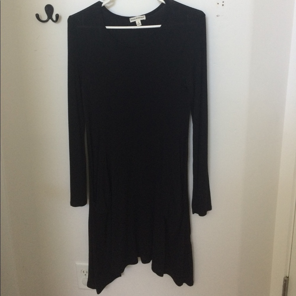 Black dress, has pockets. Only worn twice.