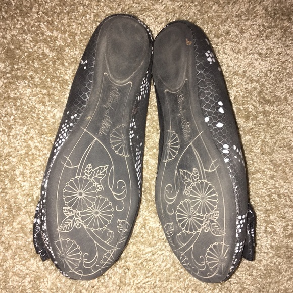 Black Bow tie Flat - Picture 6 of 8