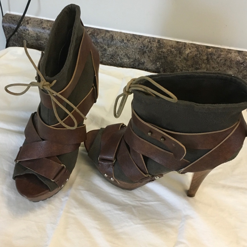 Dollhouse ankle boots