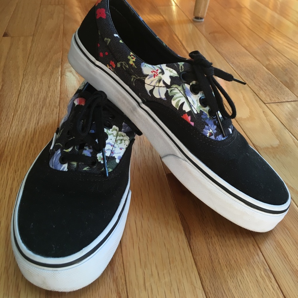 Floral vans🌺