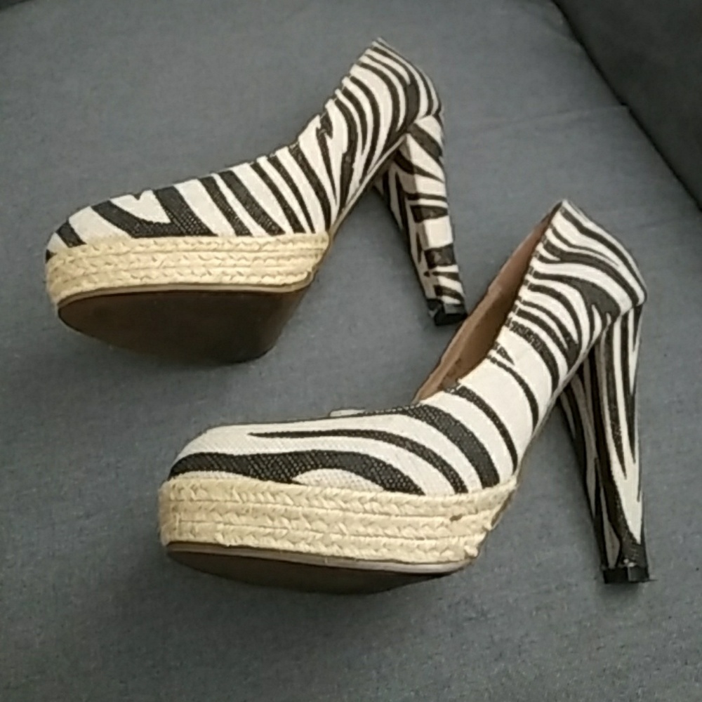 Shoes - Picture 2 of 3