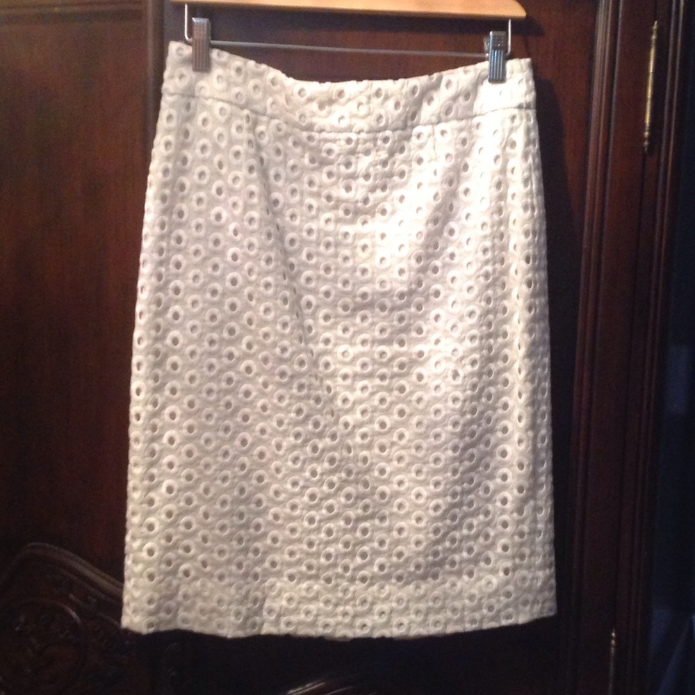 Eyelet Pencil Skirt 💕🌸