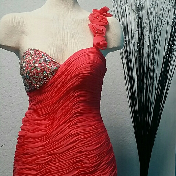 Dress - Picture 2 of 3