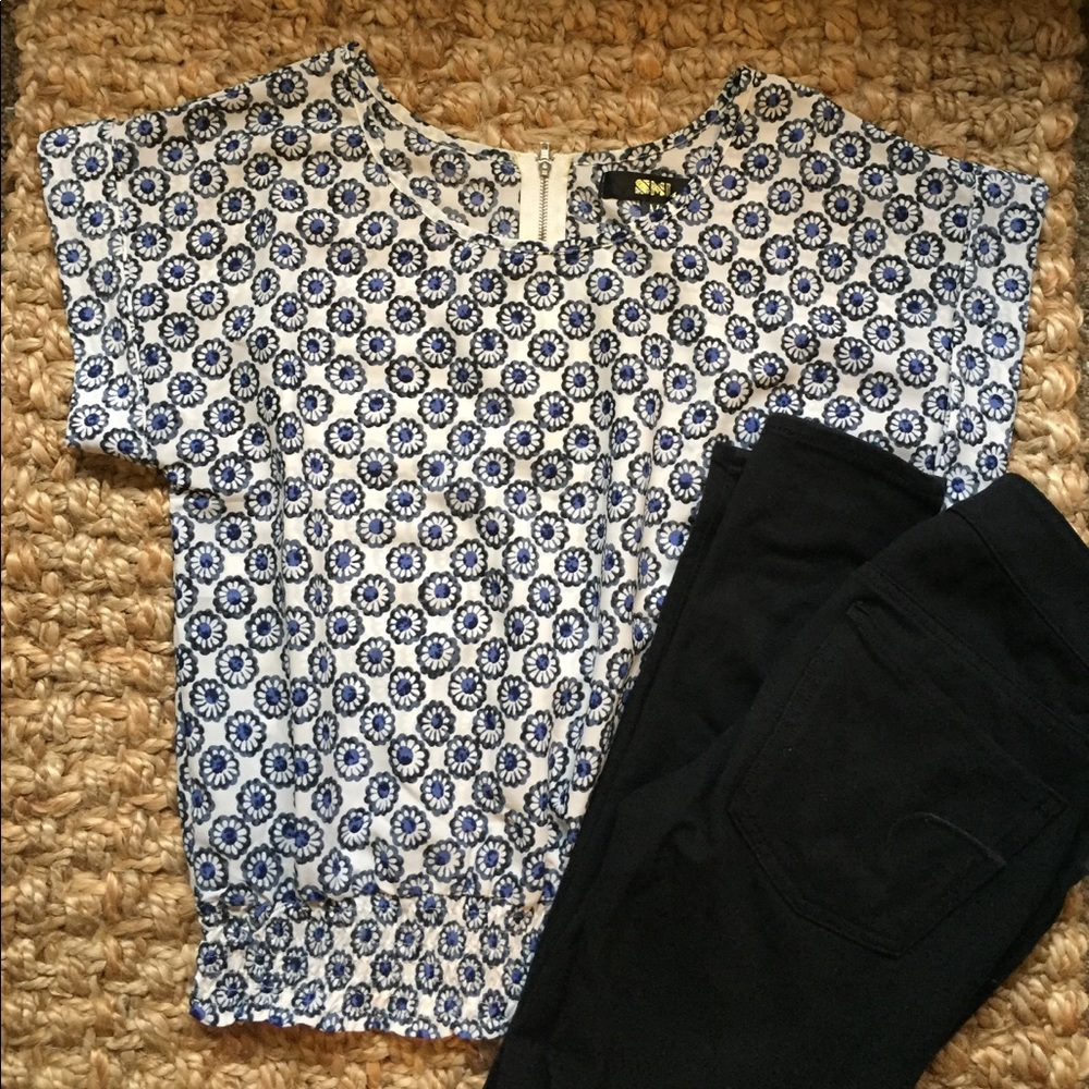 T-shirt with tight waist