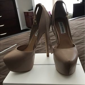 Steven madden strap around the ankle nude heels