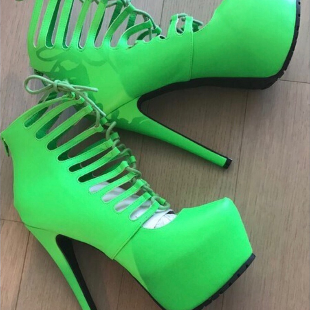 Neon lime Pumps