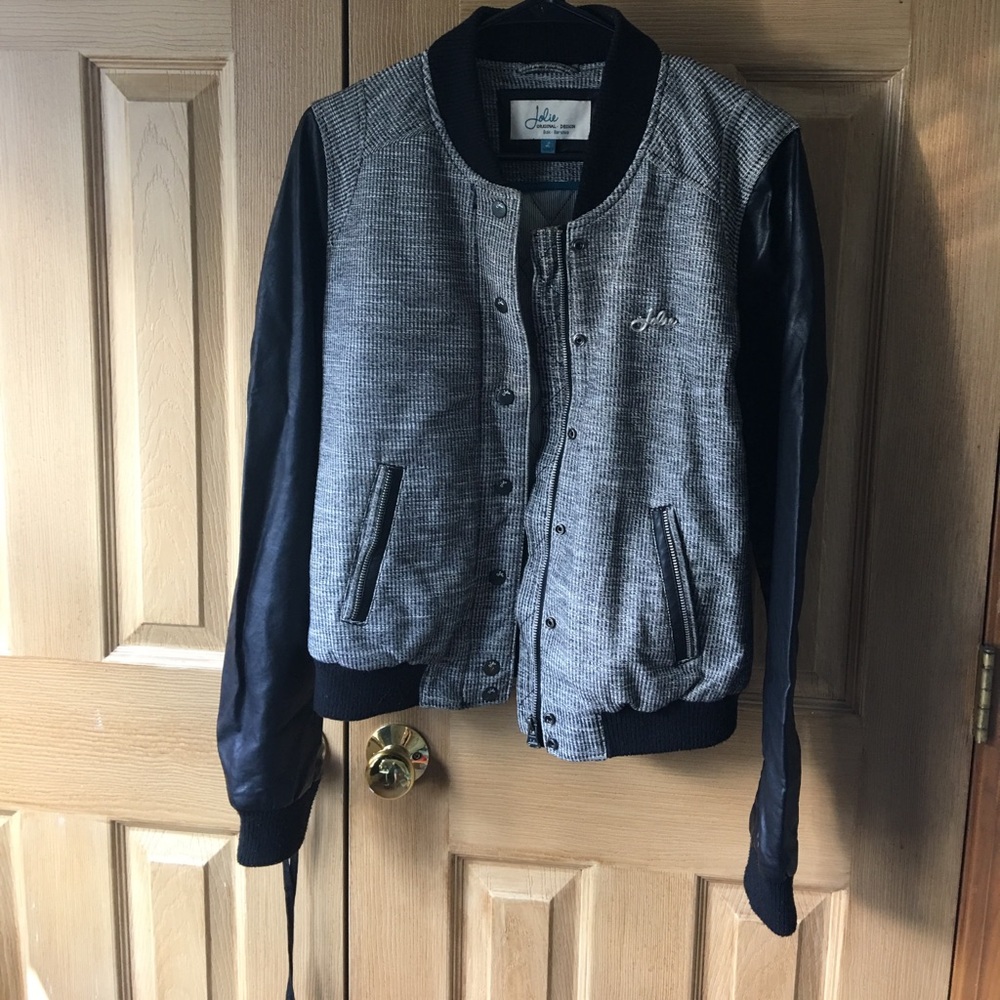Bomber jacket，leather sleeves，thicken jacket
