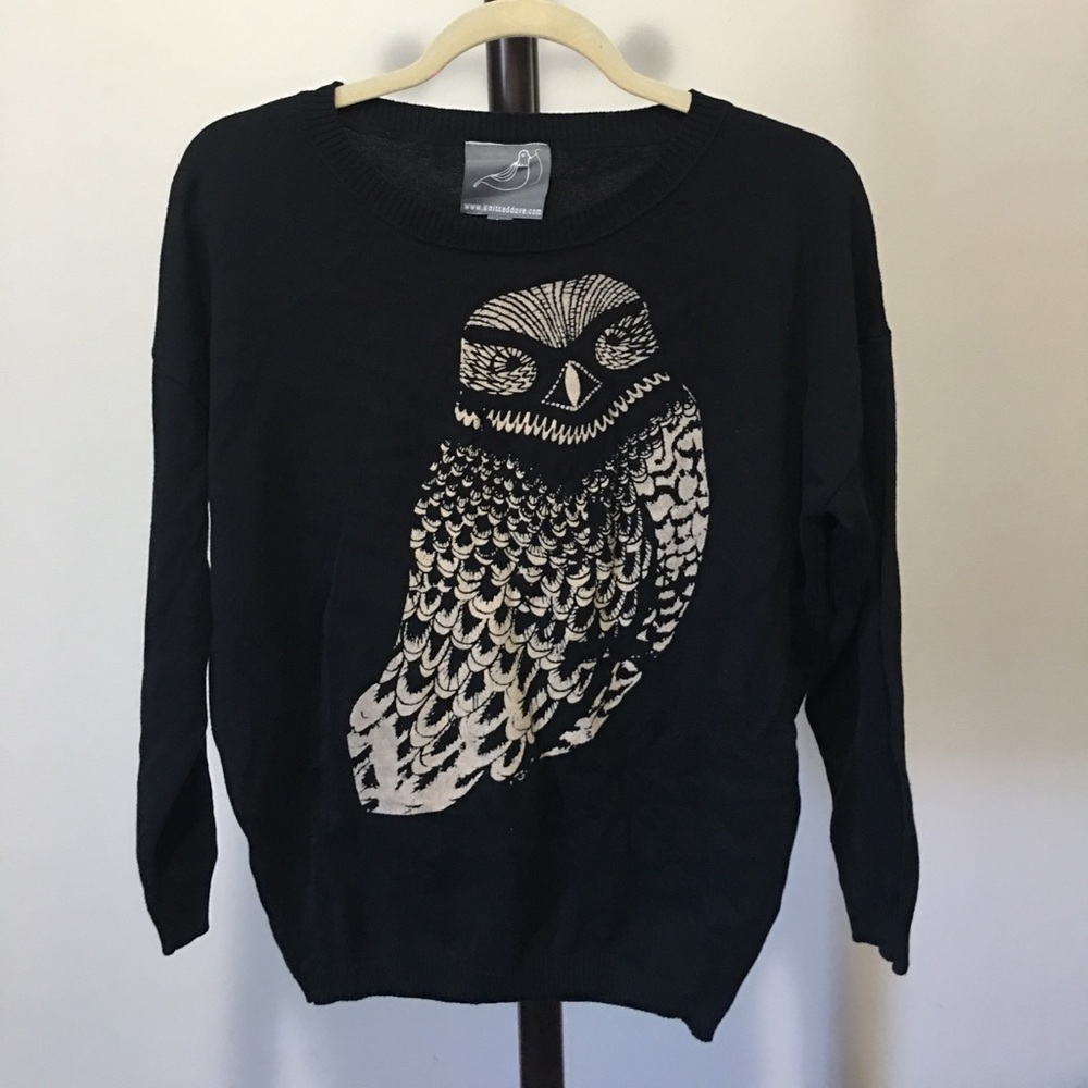 Cute! Knitted owl sweater. Black & Tan.