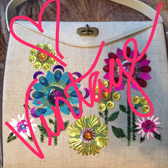 Bookmark my closet :) - Picture 2 of 4