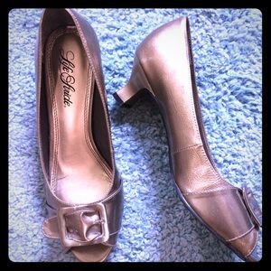 GOLD peep toe kitten heels with buckles. Purrfect!