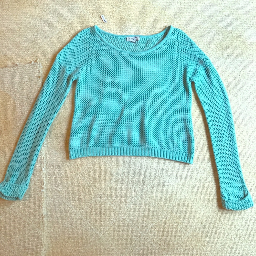 Cropped blue sweater
