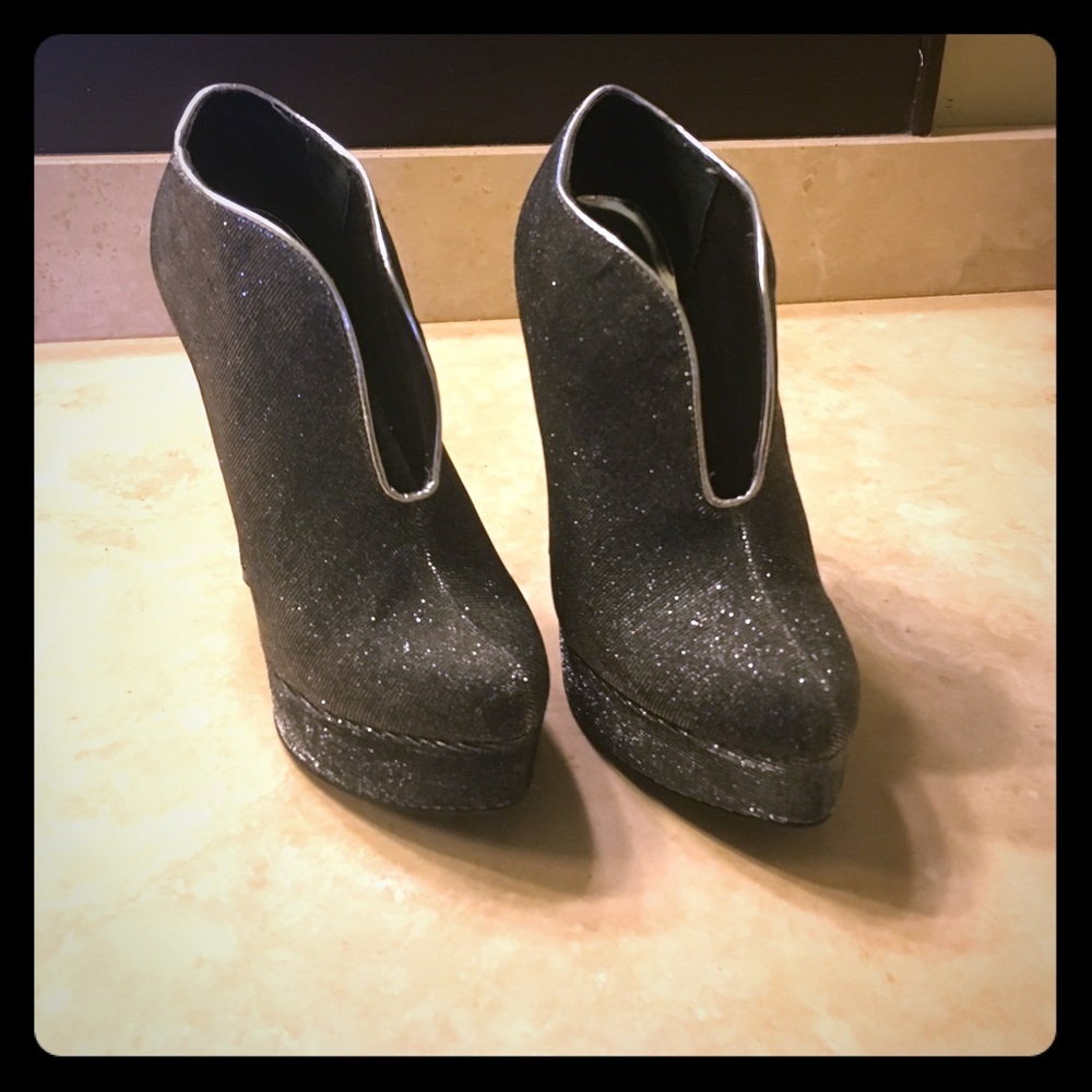 Ladies sz6 ankle boots Chinese Laundry