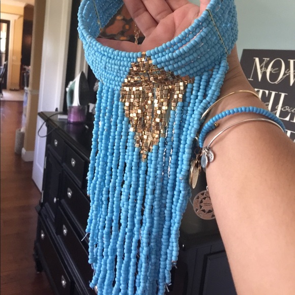 Necklace choker with beads that fall like fringe. - Picture 2 of 4