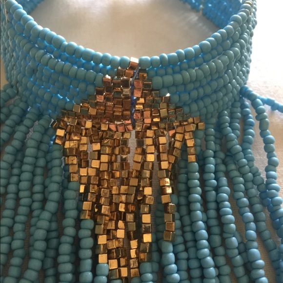 Necklace choker with beads that fall like fringe. - Picture 3 of 4