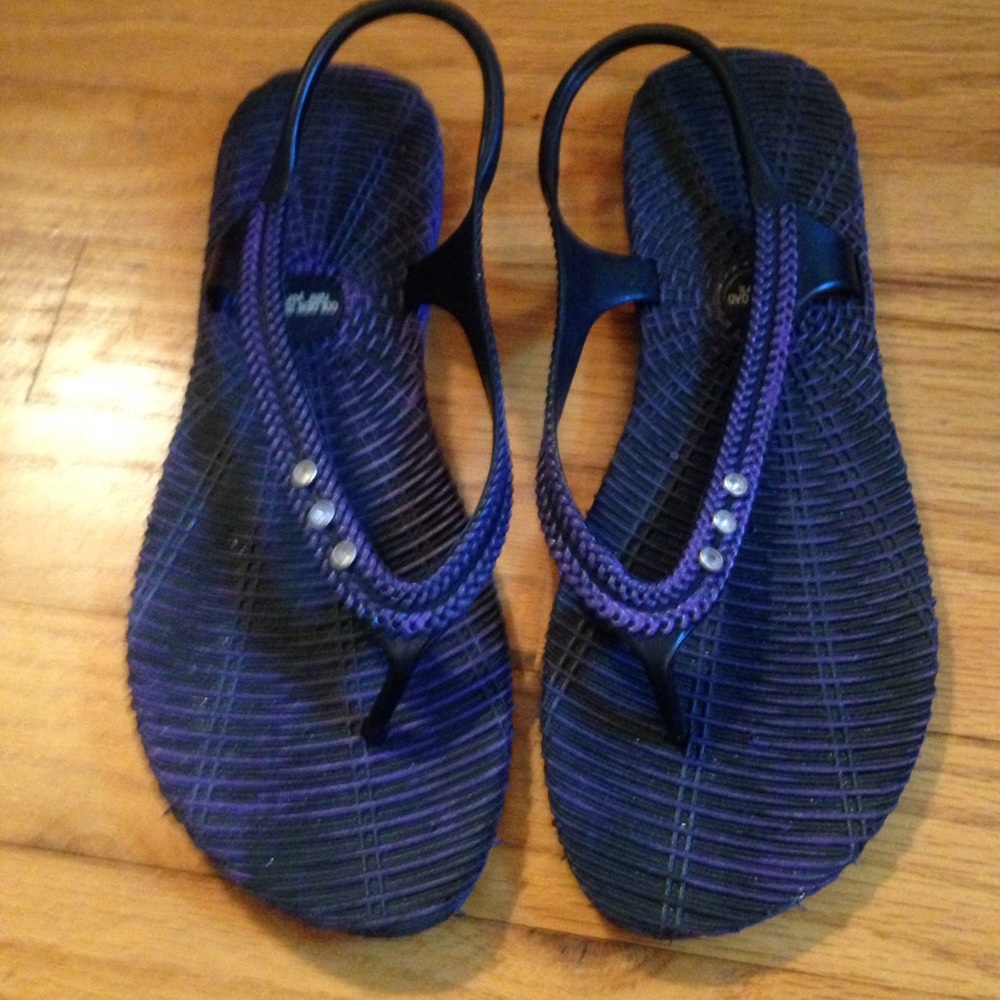 Golden Road NY purple/black rubber sandals sz 7-9