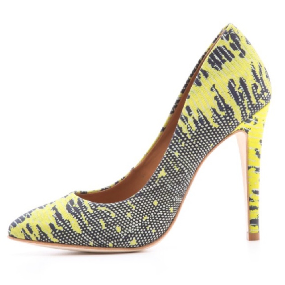 Blogger favorite sexy summer pump