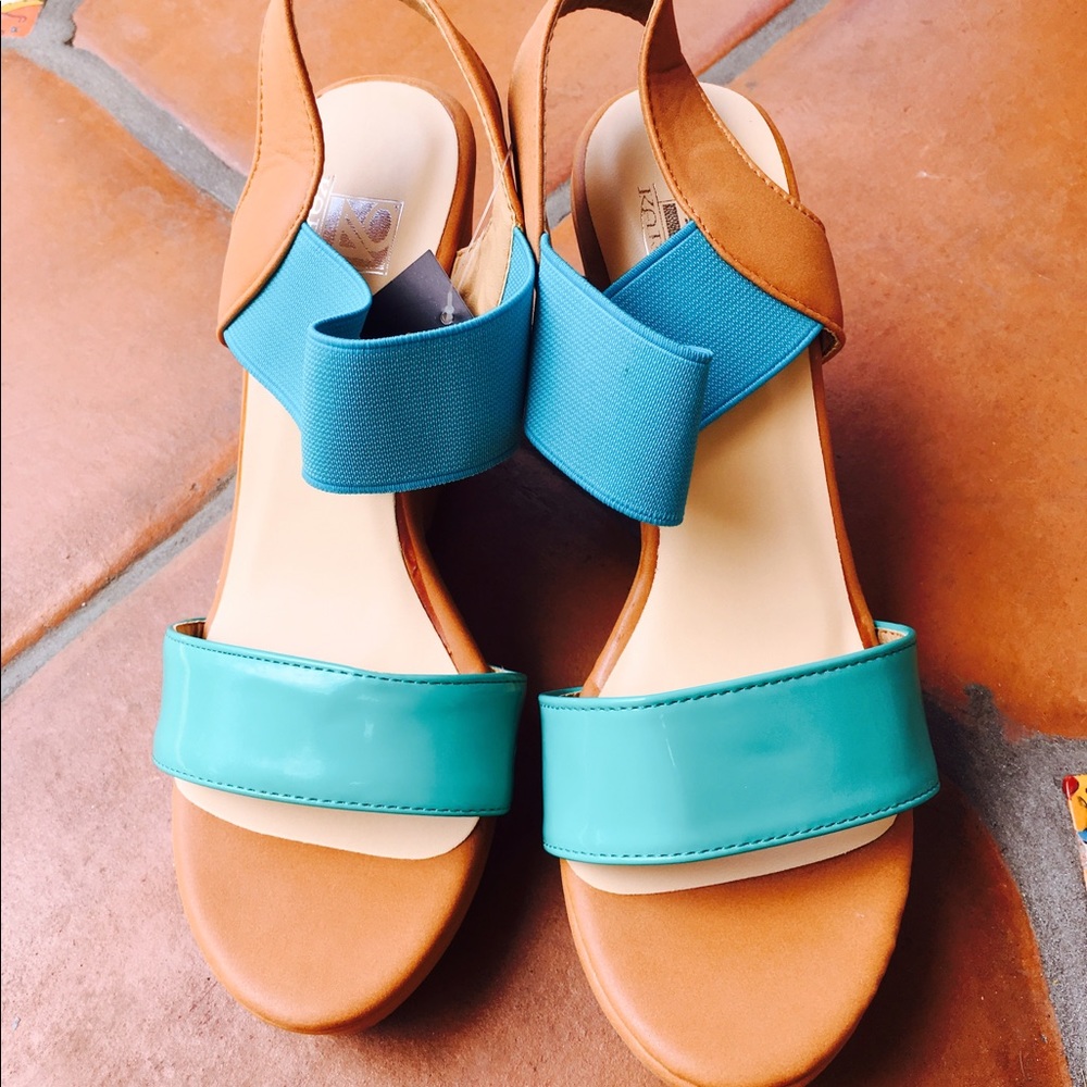 Light blue wedge