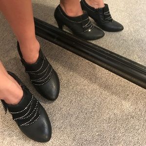 🖤 BLACK ANKLE BOOTIE W/ RHINESTONES🖤