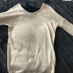 Lightweight sweater with ribbon back