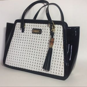 💲⬇️Ann Klein large black and white shoulder purse