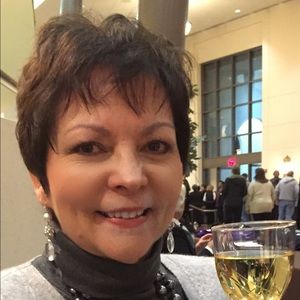 Meet your Posher, Elizabeth