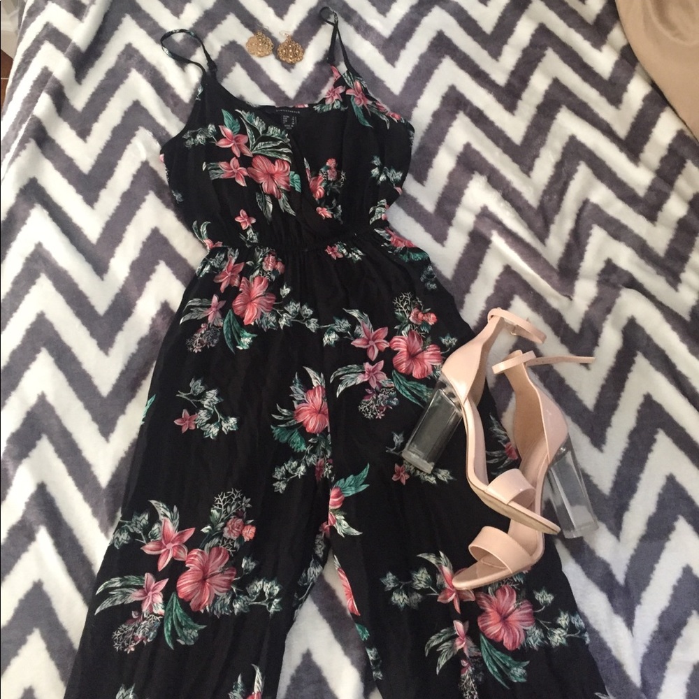 🌸FLORAL JUMPSUIT🌸