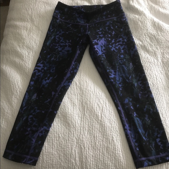 Lululemon cropped spandex - Picture 1 of 3