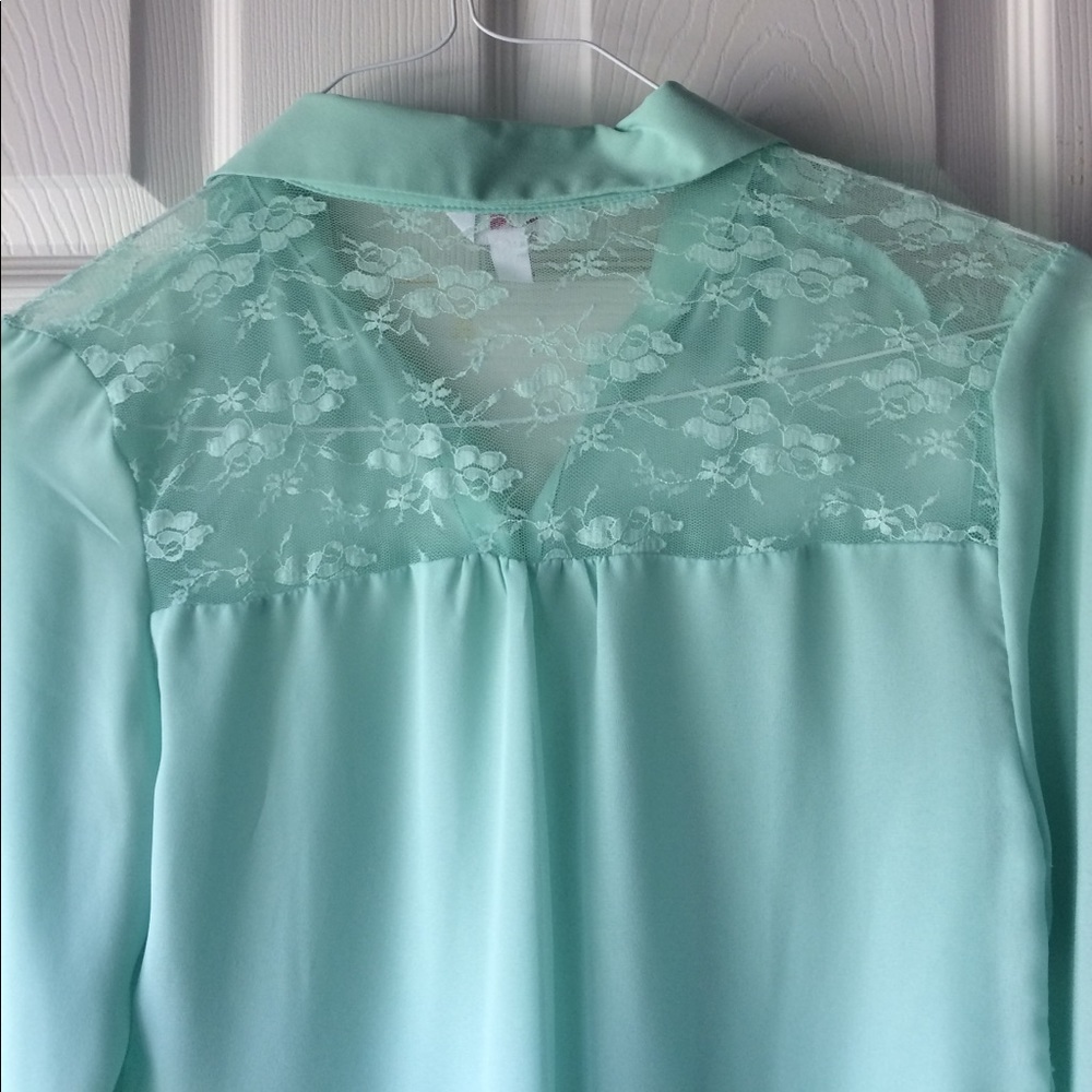 ❌SOLD❌Aquamarine lace blouse - Picture 3 of 5