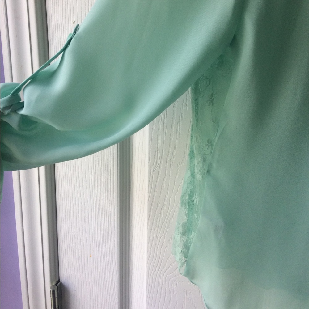 ❌SOLD❌Aquamarine lace blouse - Picture 4 of 5
