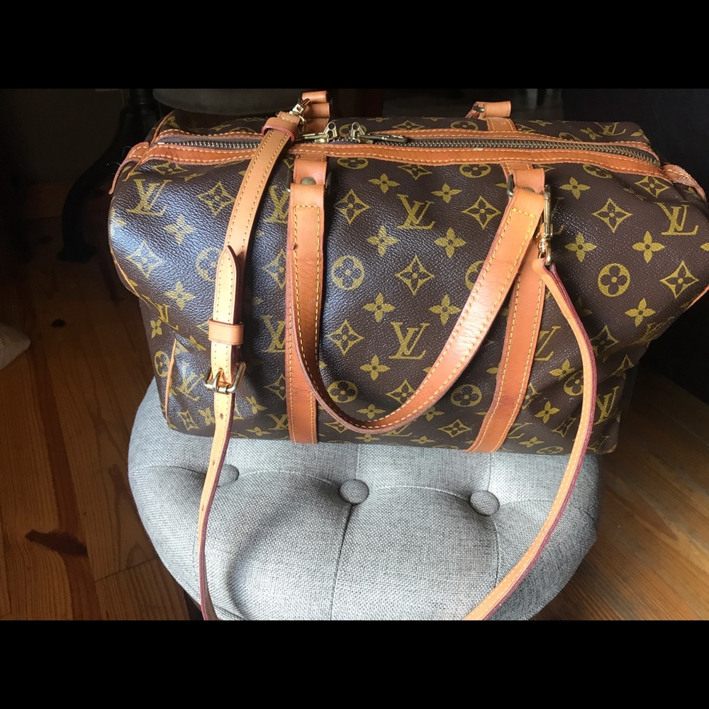 👜SOLD👜. Louis Vuitton Vintage Sac Souple 35