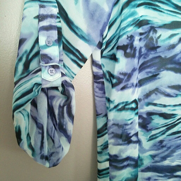 Light and breezy work top - Picture 2 of 3