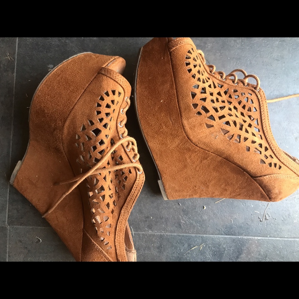 Size 9 camel colored faux suede wedges