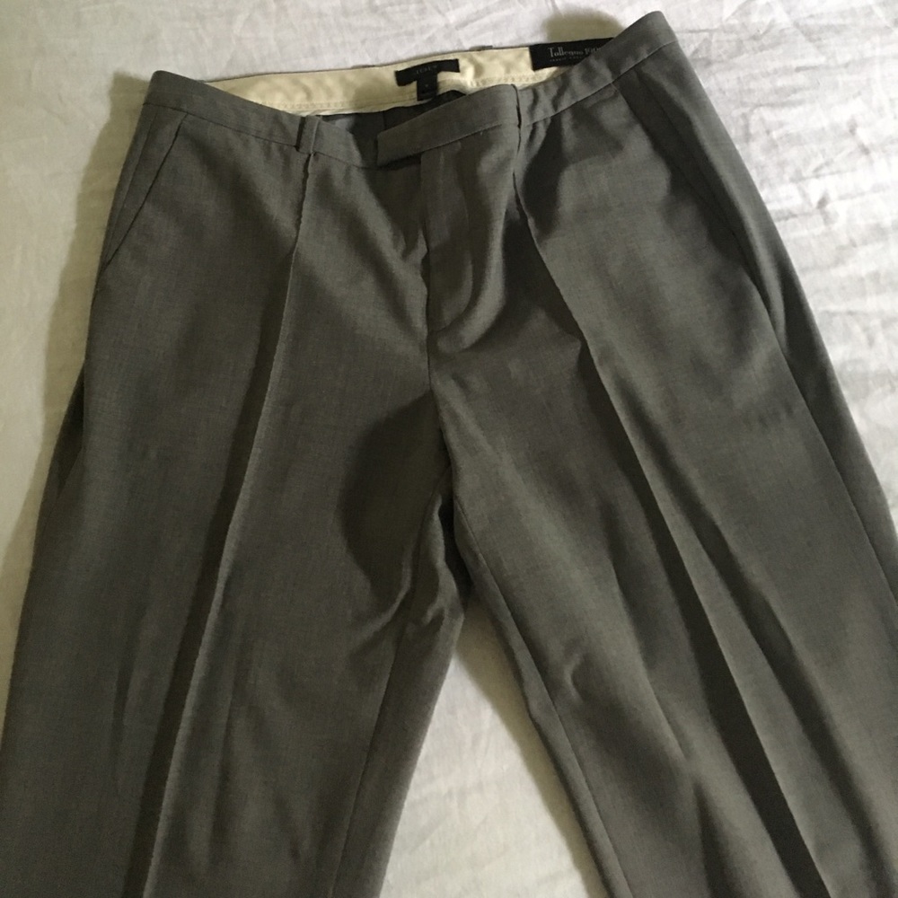 Gray cropped trousers