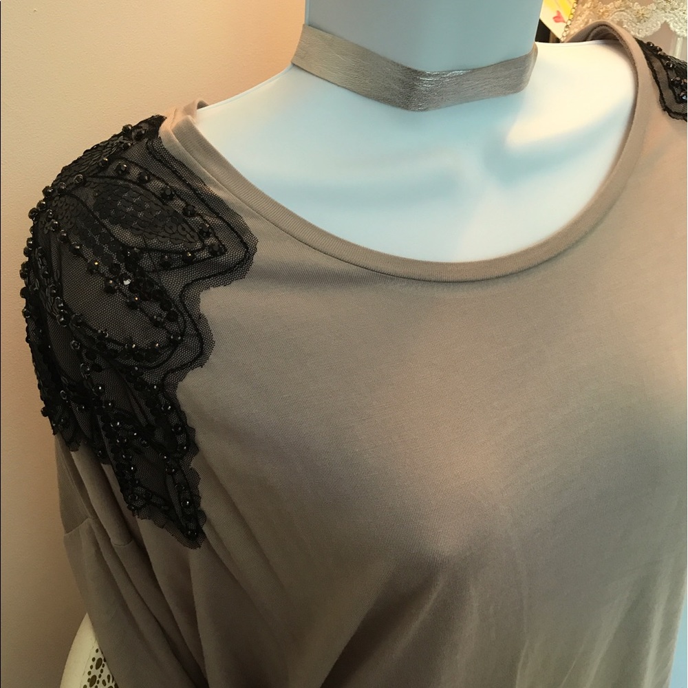 Embellished shoulder tee