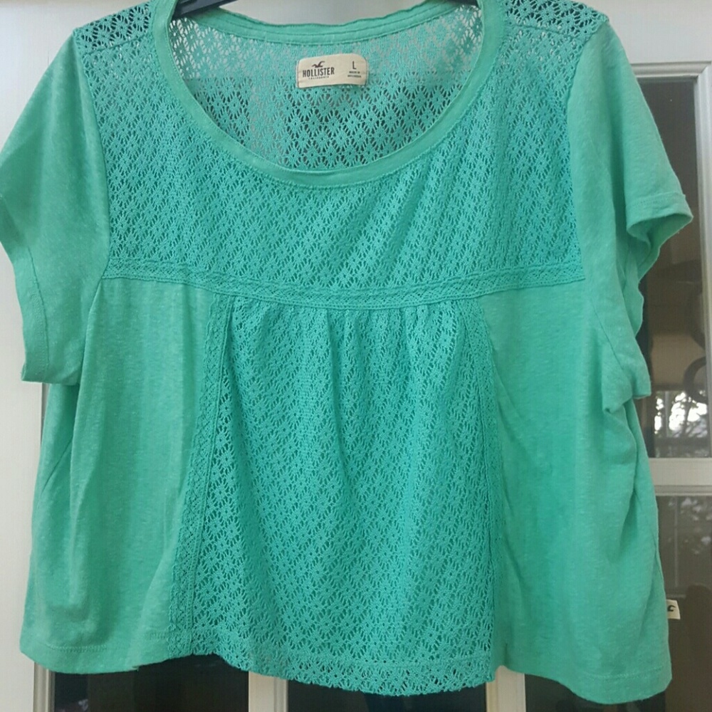 Hollister boxy crop top in green!
