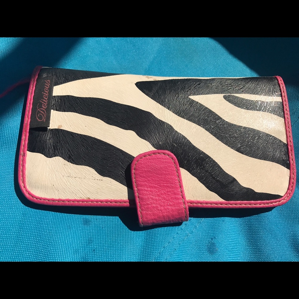 😻Zebra print leather wallet by Delicious!!❤️