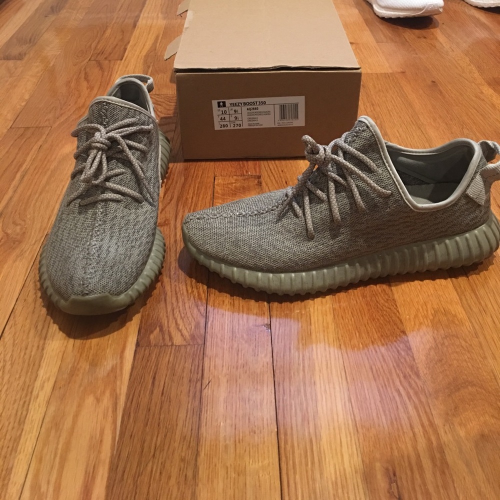 UA yeezy moonrock used but in good condition.