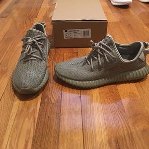 UA yeezy moonrock used but in good condition.