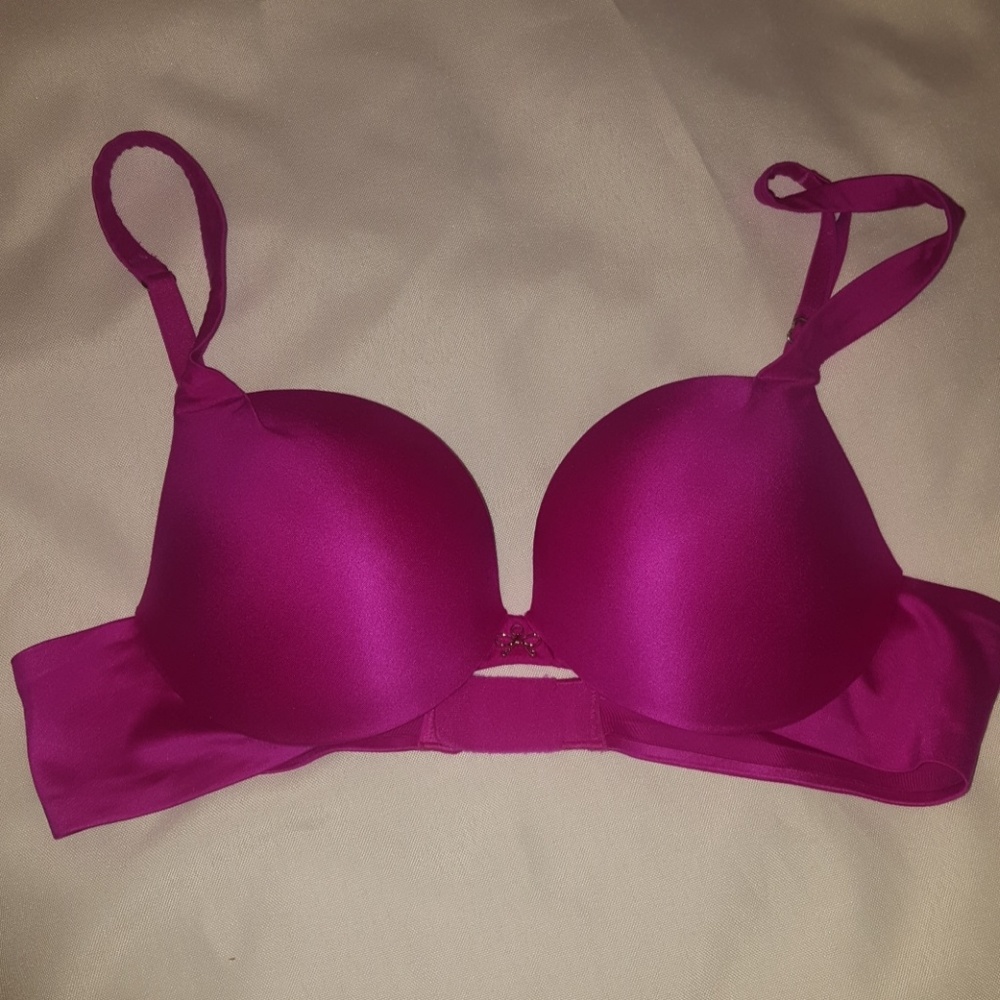 Victoria's Secret plunge bra 34b