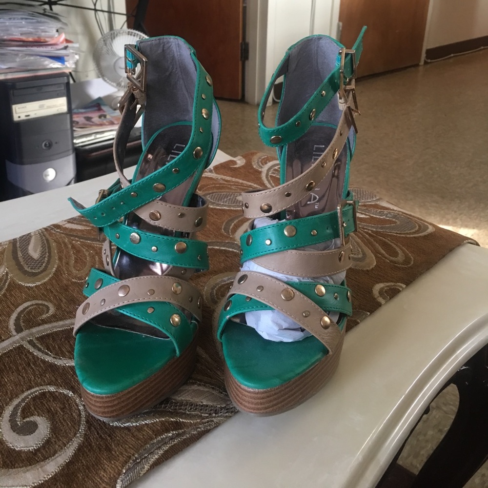 Liliana Green and Tan Heels, Brand New