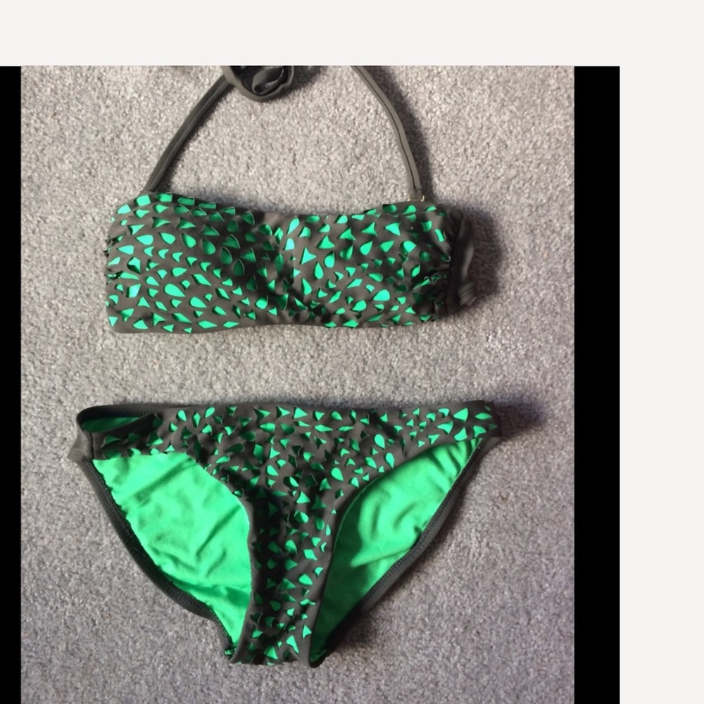 Cute strapless swimsuit