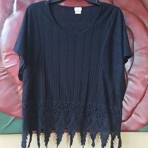 Beautiful black boxy top with trim!