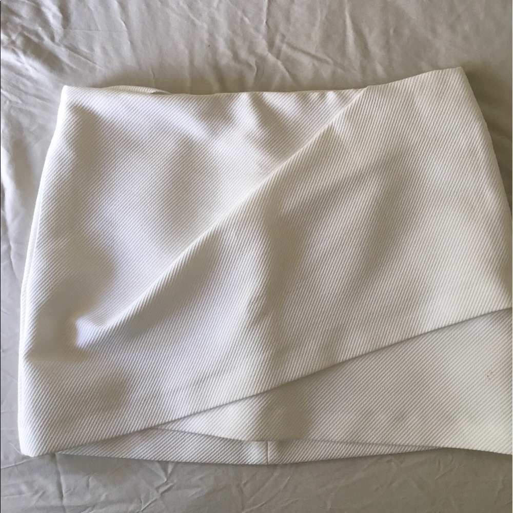Zara brand new White mini skirt
