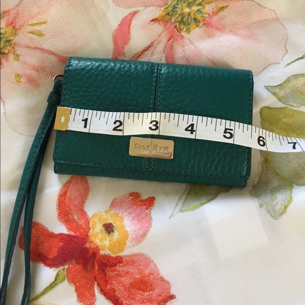 Cole Hann wallet with phone holder pocket - Picture 3 of 4