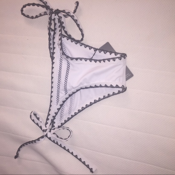 Matching bikini set - Picture 2 of 4