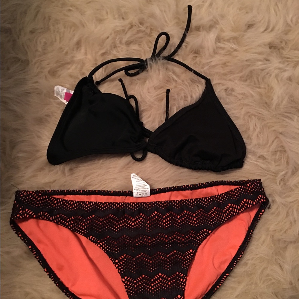 Swimsuit set - Picture 2 of 4