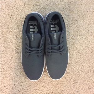 Etnies scout shoes