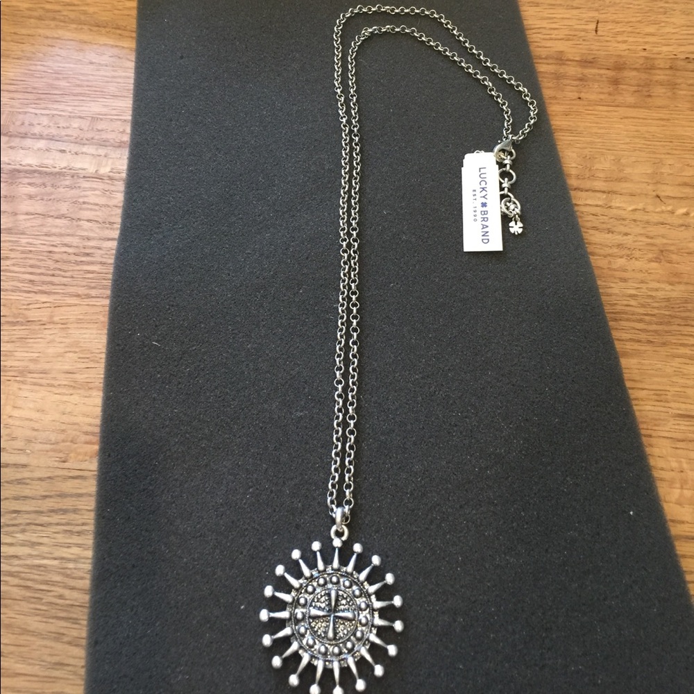 NWT Lucky Brand Silvertone Pendant Necklace